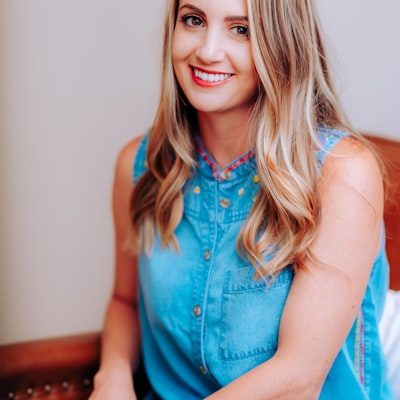 足球运动员梅西在球场上的精彩瞬间